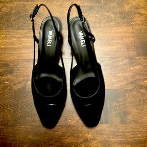 Italian brand Vaneli elegant sling back patent leather heels